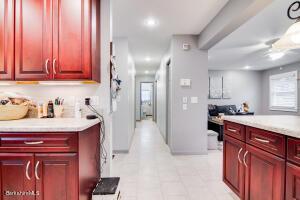 32 Nancy Ave, Pittsfield, MA 01201 photo 8
