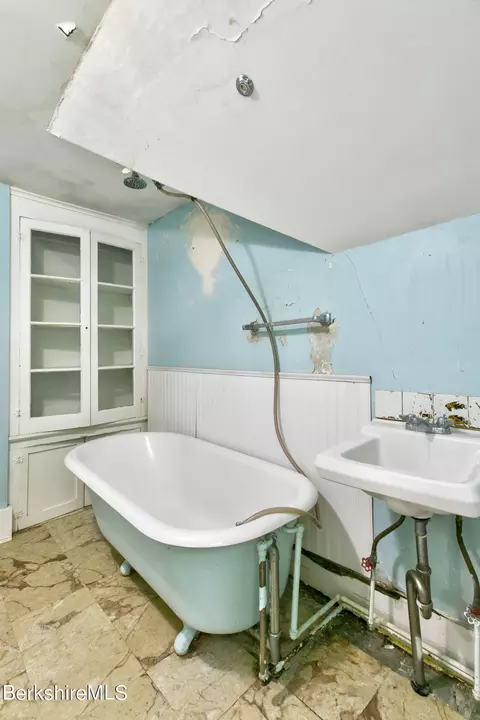 65 Robert St, Lee, MA 01238 photo 24
