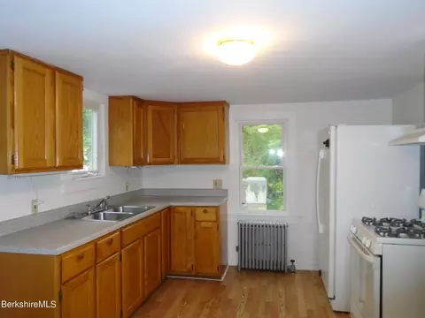 25 Summer St, Lee, MA 01238 photo 3