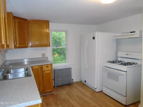 25 Summer St, Lee, MA 01238 photo 4