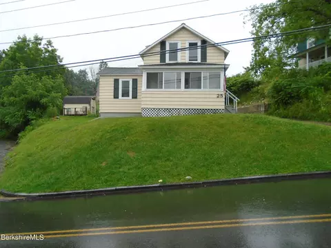 25 Summer St, Lee, MA 01238 photo 1