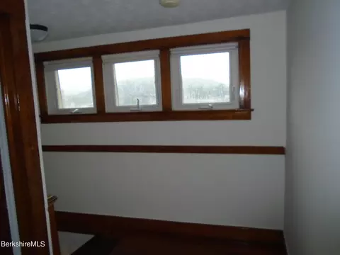 25 Summer St, Lee, MA 01238 photo 16