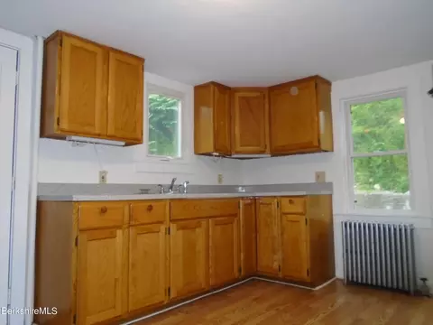 25 Summer St, Lee, MA 01238 photo 5