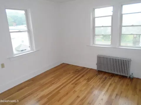 25 Summer St, Lee, MA 01238 photo 9
