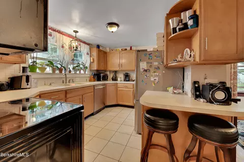 35 High St, Lee, MA 01238 photo 10