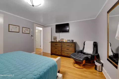 35 High St, Lee, MA 01238 photo 17