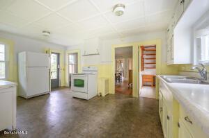 104 High St, Lee, MA 01238 photo 13