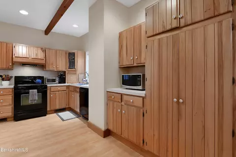 55 Franklin St, Lee, MA 01238 photo 14