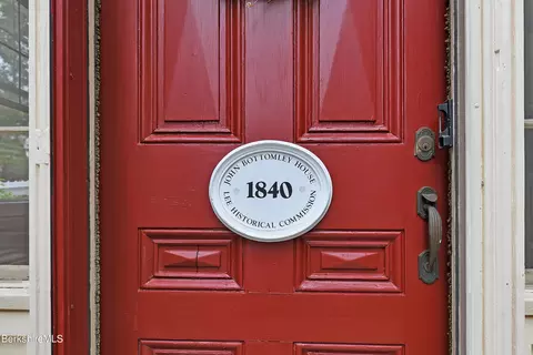 55 Franklin St, Lee, MA 01238 photo 3