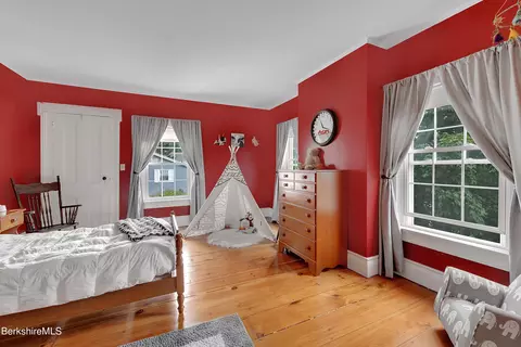 55 Franklin St, Lee, MA 01238 photo 25