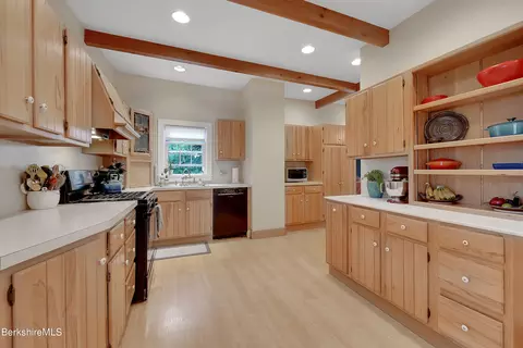 55 Franklin St, Lee, MA 01238 photo 12