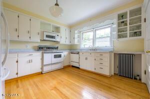 12 Whitehead Pl, Pittsfield, MA 01201 photo 23