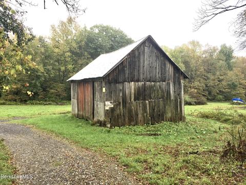 770 Williamstown Rd, Lanesborough, MA 01237