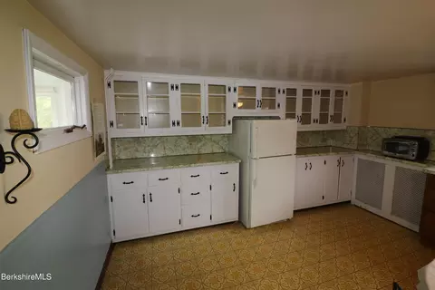 185 Prospect St, Lee, MA 01238 photo 10