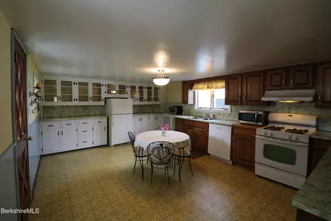 185 Prospect St, Lee, MA 01238 photo 9