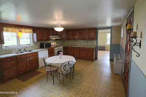 185 Prospect St, Lee, MA 01238 photo 8