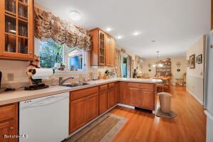 25 Pinecrest Dr, Lenox, MA 01240 photo 15