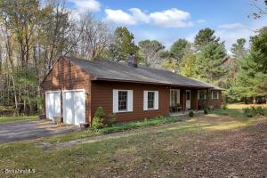 25 Pinecrest Dr, Lenox, MA 01240 photo 5