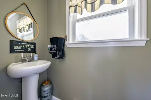 430 Greylock St, Lee, MA 01238 photo 17