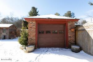69 Ridge Ave, Pittsfield, MA 01201 photo 10