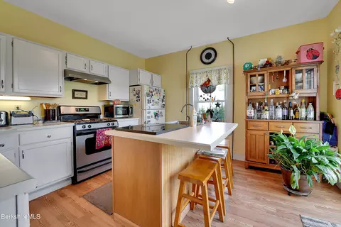 290 Prospect St, Lee, MA 01238 photo 9