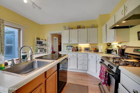 290 Prospect St, Lee, MA 01238 photo 11