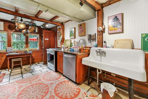 75 Chestnut St, Lee, MA 01238 photo 7