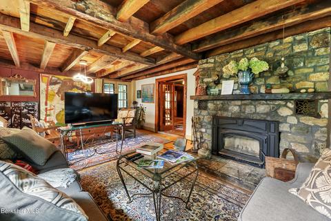 75 Chestnut St, Lee, MA 01238 photo 4