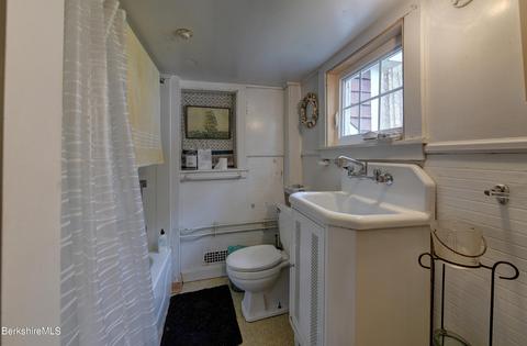 75 Chestnut St, Lee, MA 01238 photo 31