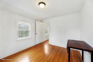 35 Roberta Rd, Pittsfield, MA 01201 photo 17