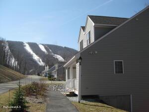 9541 Mountainside Dr, Hancock, MA 01237 photo 2