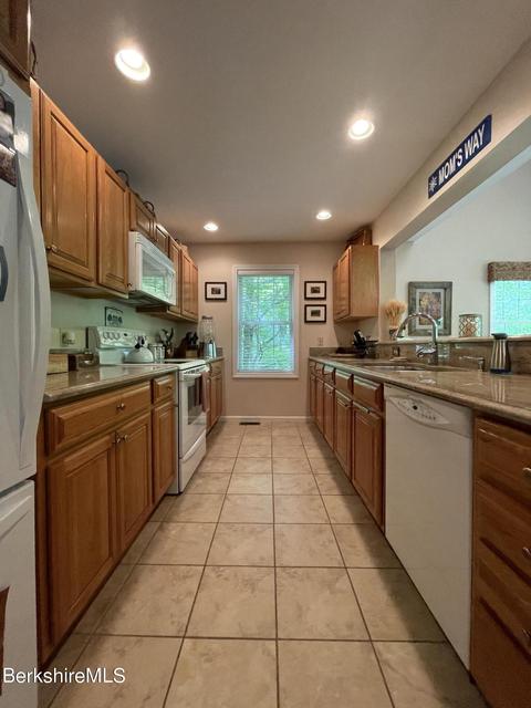 9321 Mountainside Dr, Hancock, MA 01237 photo 14