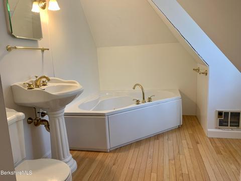 234 E Windsor Rd, Peru, MA 01235 photo 27