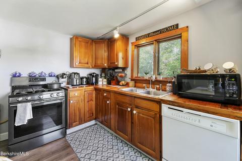 40 Summer St, Lee, MA 01238 photo 14