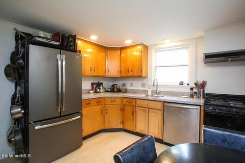 19 Danforth St, Williamstown, MA 01267 photo 3