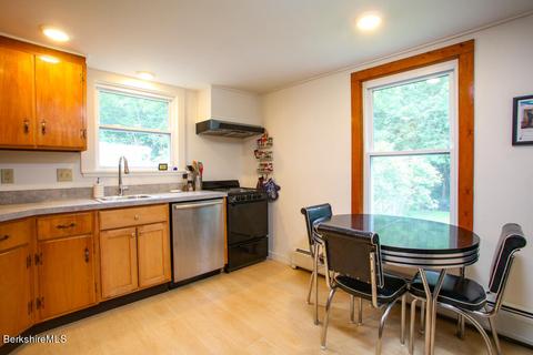 19 Danforth St, Williamstown, MA 01267 photo 4