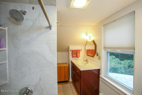 19 Danforth St, Williamstown, MA 01267 photo 11