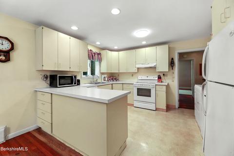 160 Laurel St, Lee, MA 01238 photo 14
