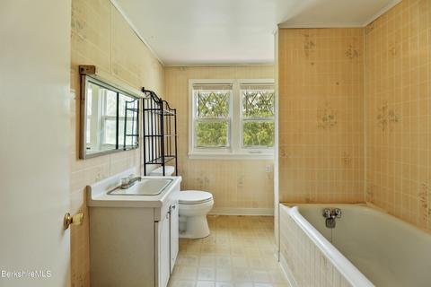 385 East St, Lee, MA 01238 photo 21