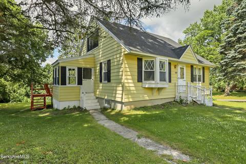 385 East St, Lee, MA 01238 photo 2