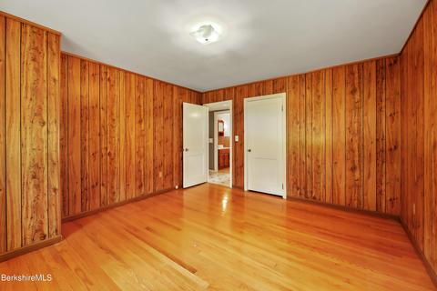 385 East St, Lee, MA 01238 photo 15