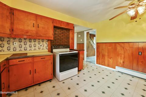 385 East St, Lee, MA 01238 photo 9