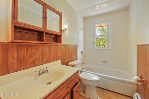 385 East St, Lee, MA 01238 photo 16