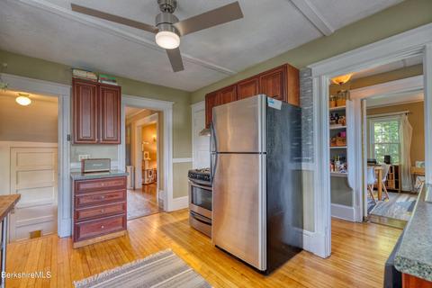 21 Whitehead Pl, Pittsfield, MA 01201 photo 14