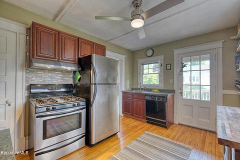 21 Whitehead Pl, Pittsfield, MA 01201 photo 18