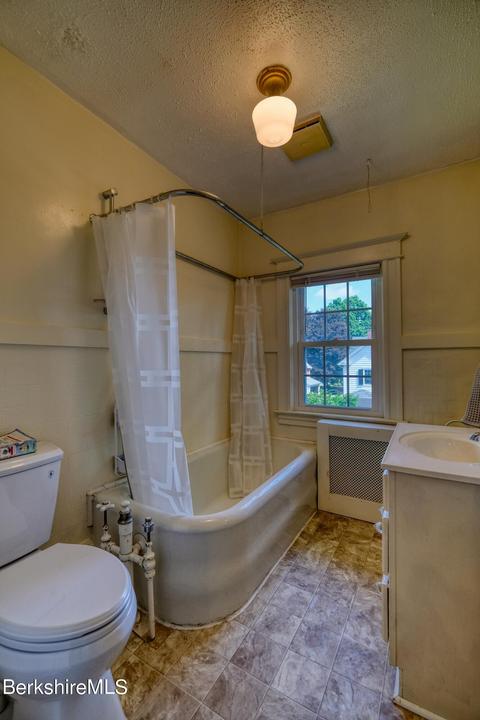 21 Whitehead Pl, Pittsfield, MA 01201 photo 30