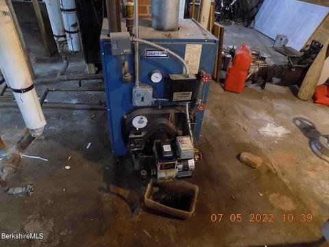 2 Summit Ave, Adams, MA 01220 photo 37