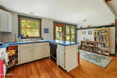 50 Circular Ave, Lee, MA 01238 photo 17