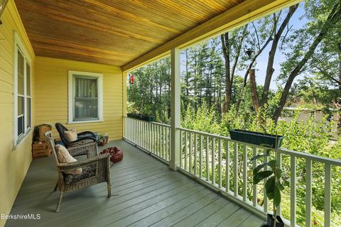 50 Circular Ave, Lee, MA 01238 photo 5