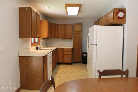 67 Howe Rd, Pittsfield, MA 01201 photo 10